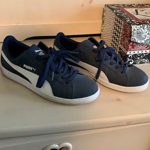 Men’s blue Puma sneakers